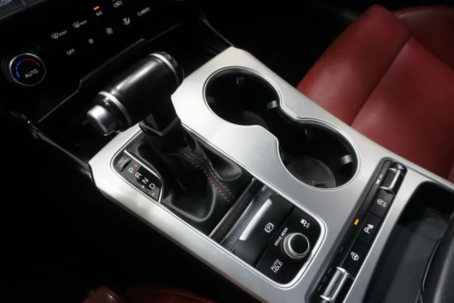 2021 Kia Stinger GT - Image 8 of 11