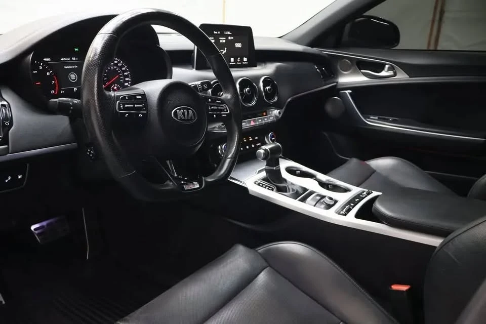 2021 Kia Stinger GT - Image 16 of 19