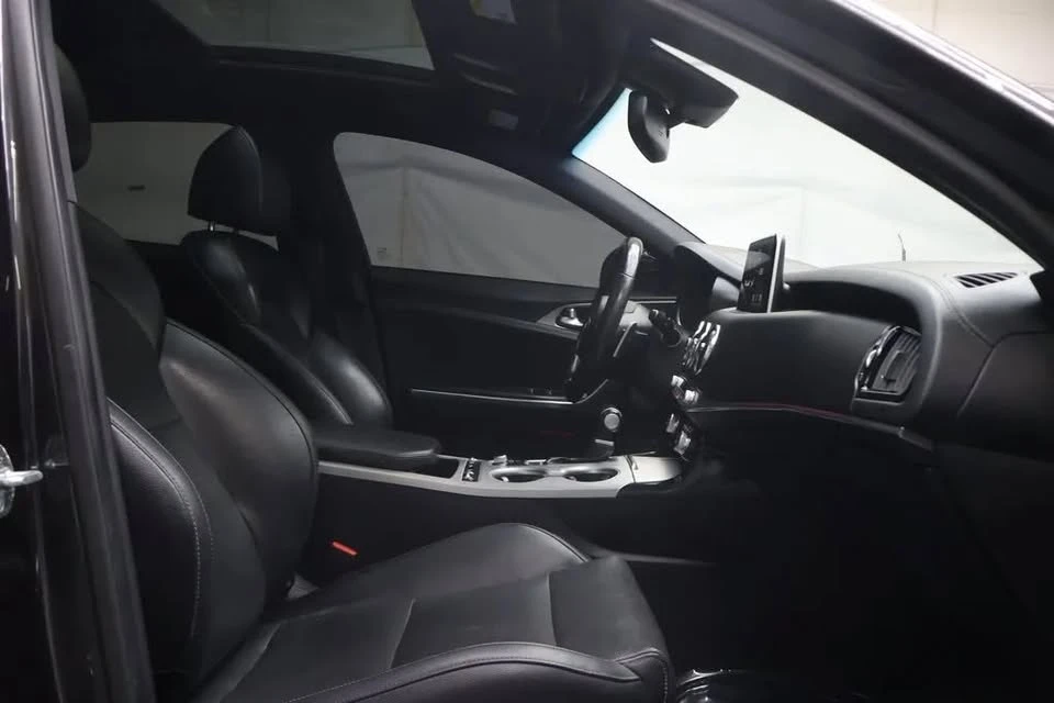 2021 Kia Stinger GT - Image 10 of 19