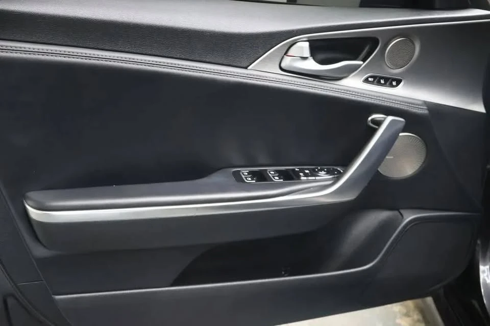 2021 Kia Stinger GT - Image 15 of 19