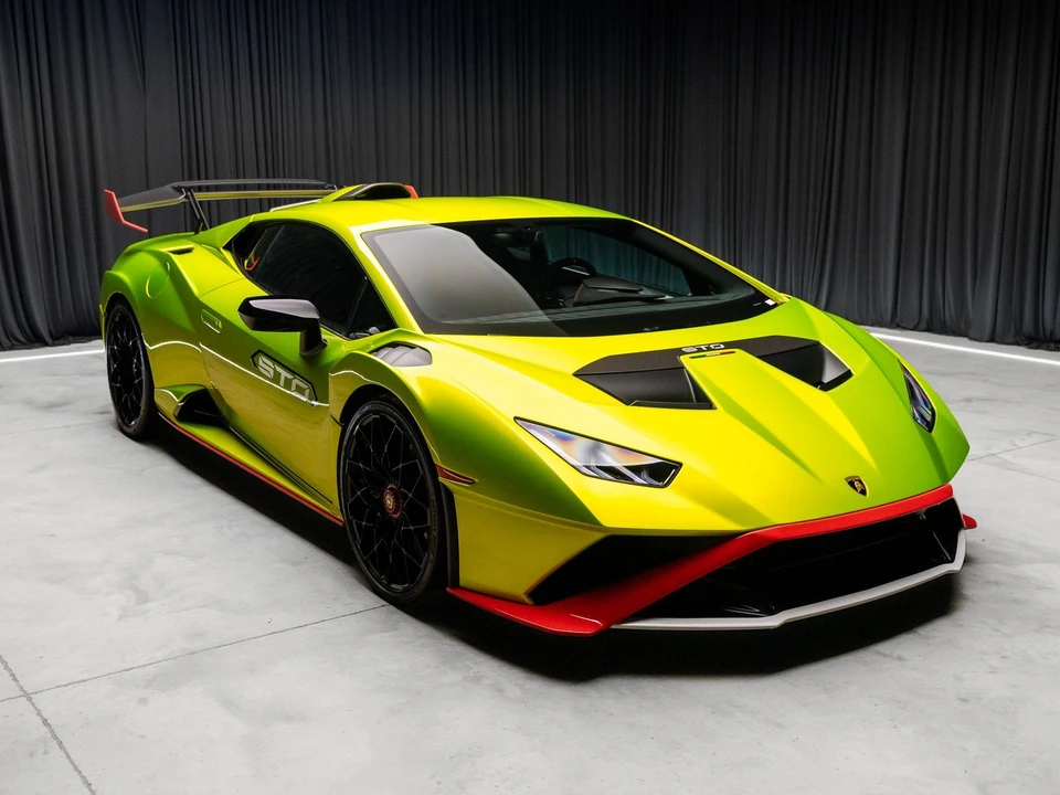 2021 Lamborghini - Image 2 of 31