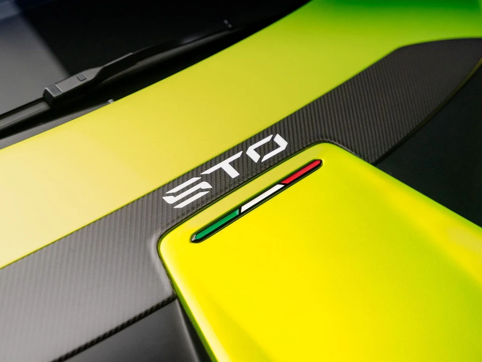 2021 Lamborghini - Image 25 of 31