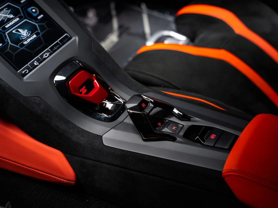 2021 Lamborghini - Image 9 of 31