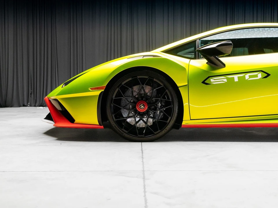 2021 Lamborghini - Image 30 of 31