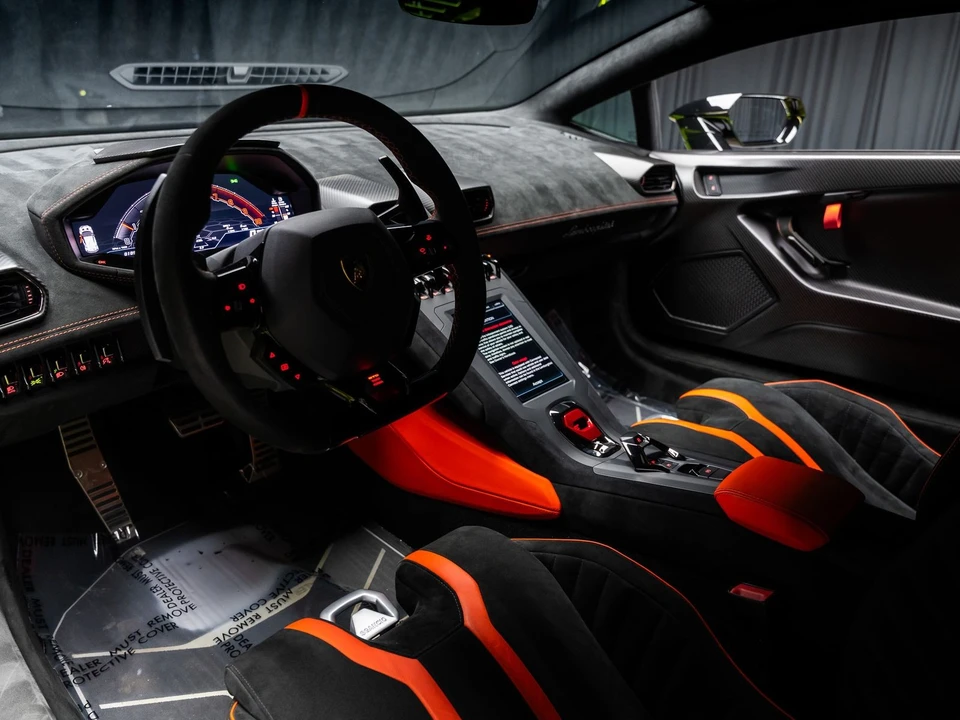 2021 Lamborghini - Image 8 of 31