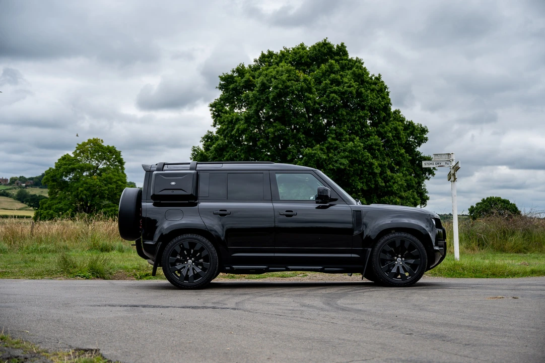 2021 Land Rover Defender 110 - Image 5 of 31
