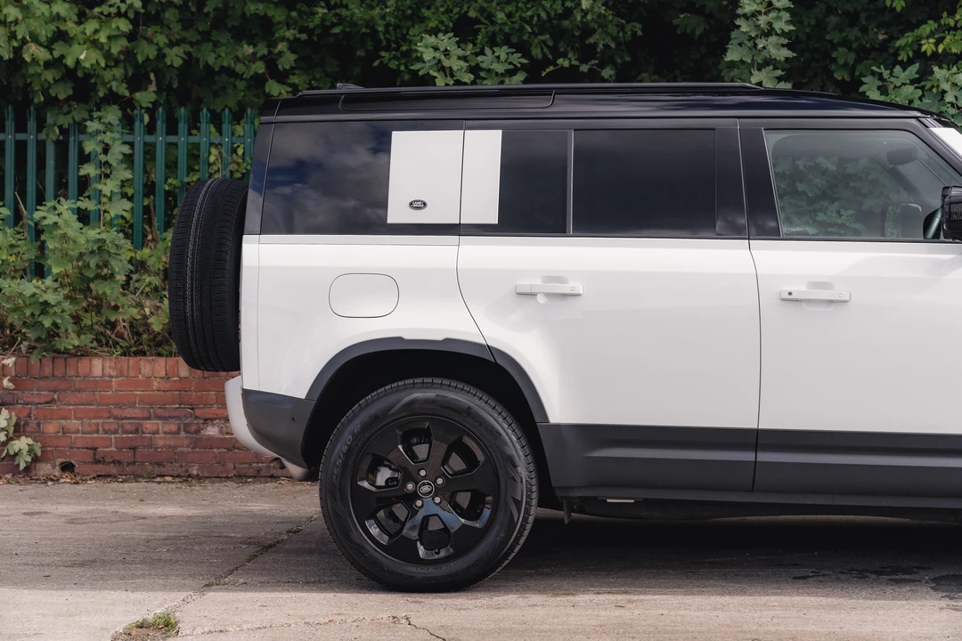 2021 Land Rover Defender L663 - Image 16 of 31