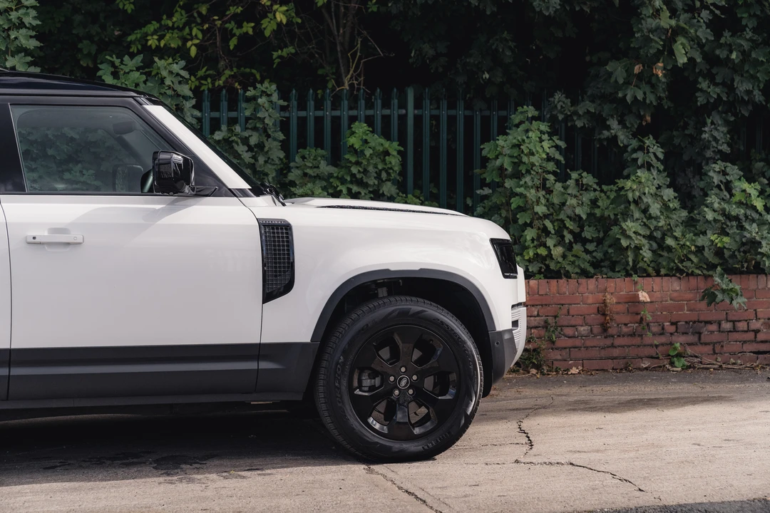 2021 Land Rover Defender L663 - Image 17 of 31