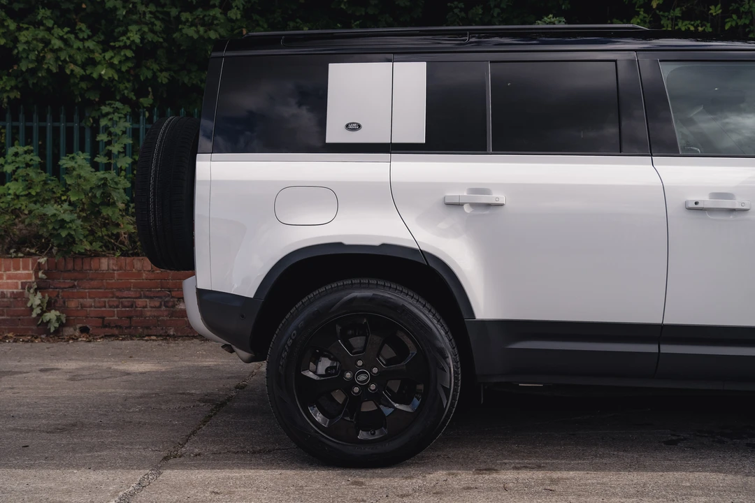 2021 Land Rover Defender L663 - Image 18 of 31