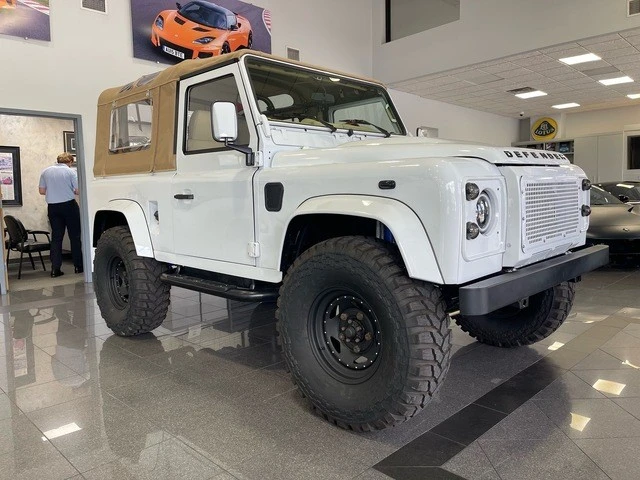 2021 Land Rover Defender L663 - Image 7 of 31