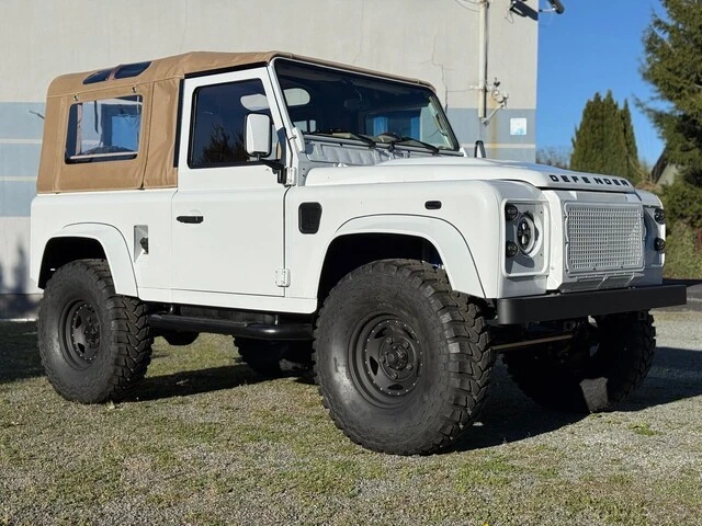 2021 Land Rover Defender L663 - Image 12 of 31