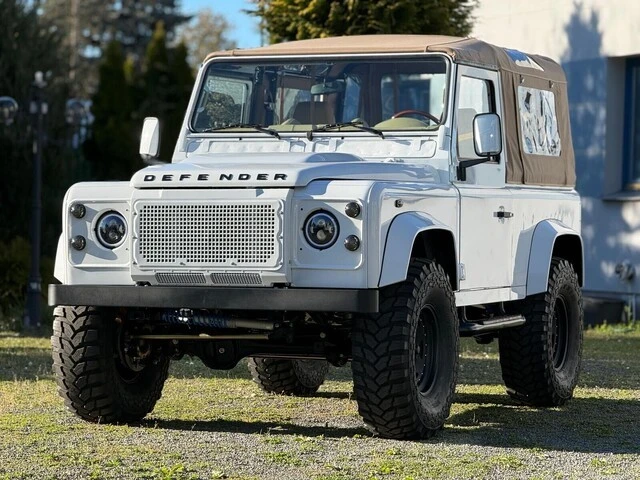 2021 Land Rover Defender L663 - Image 8 of 31