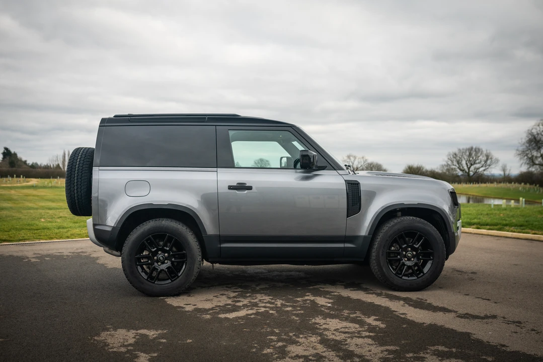 2021 Land Rover Defender 90 - Image 5 of 31
