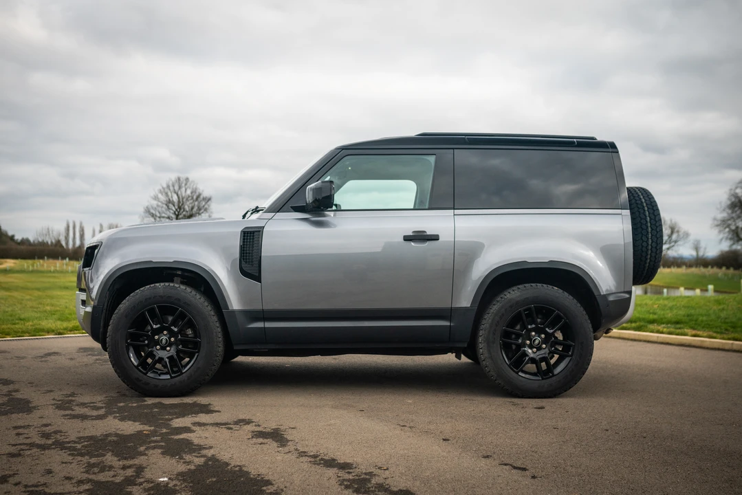 2021 Land Rover Defender 90 - Image 9 of 31