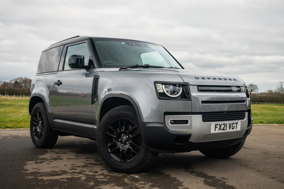 2021 Land Rover Defender 90 - Image 2 of 31