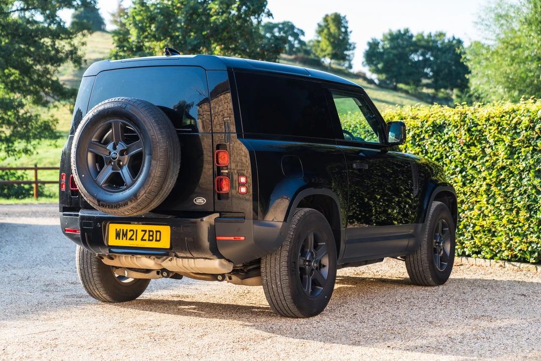 2021 Land Rover Defender 90 - Image 16 of 31