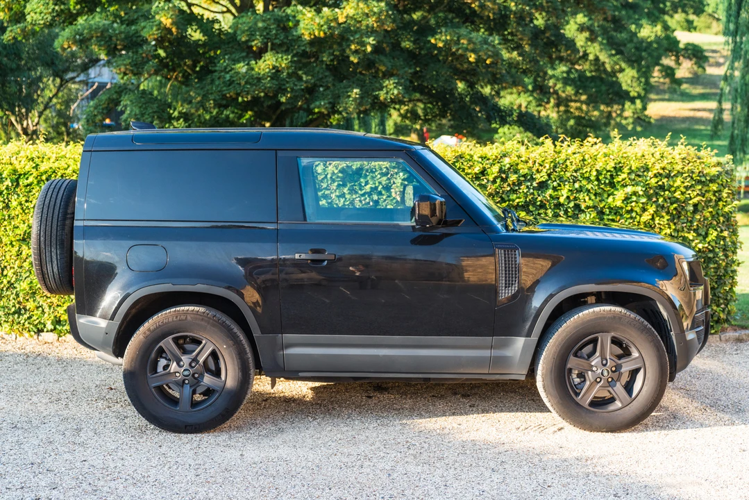 2021 Land Rover Defender 90 - Image 9 of 31