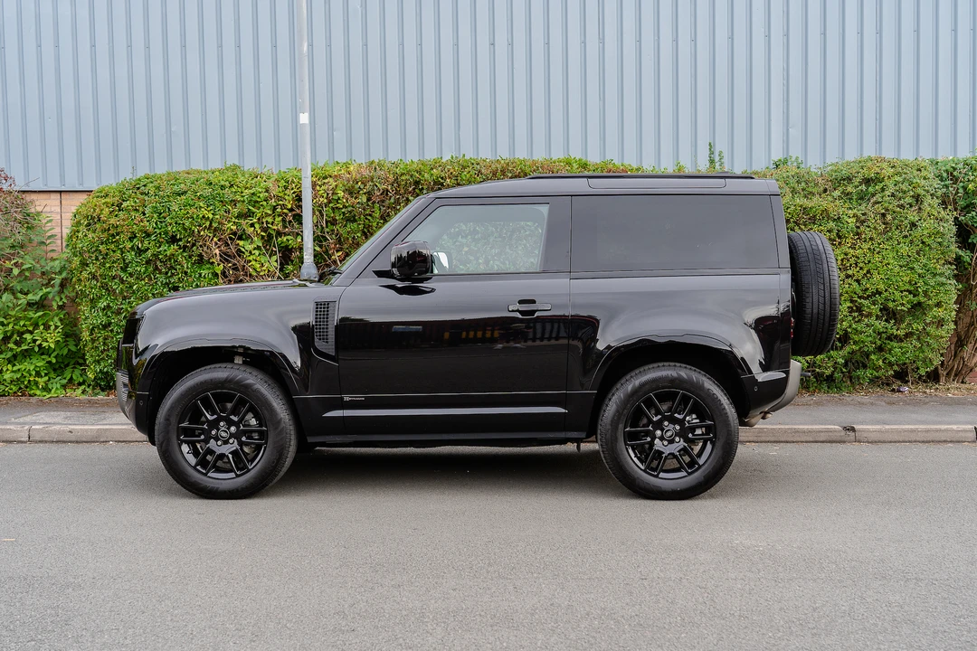 2021 Land Rover Defender 90 - Image 17 of 31
