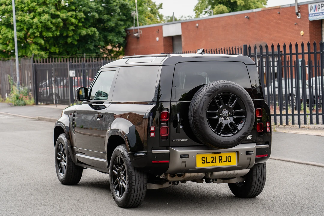 2021 Land Rover Defender 90 - Image 16 of 31
