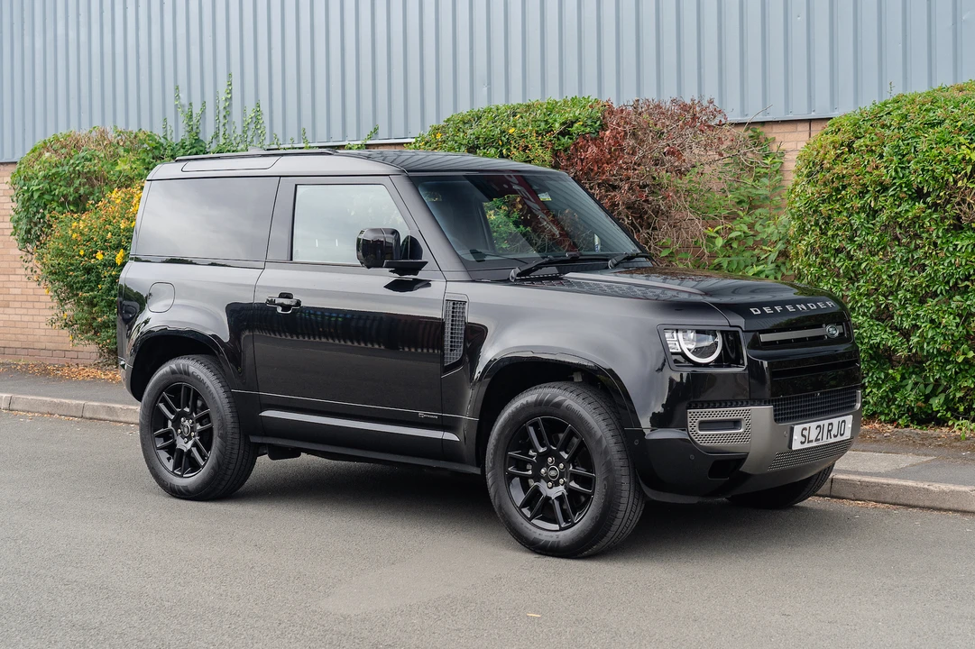2021 Land Rover Defender 90 - Image 2 of 31