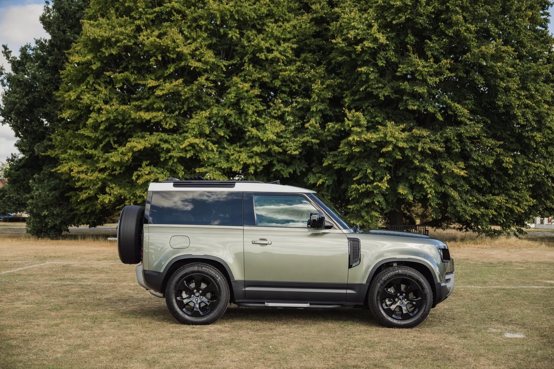 2021 Land Rover Defender 90 - Image 16 of 31