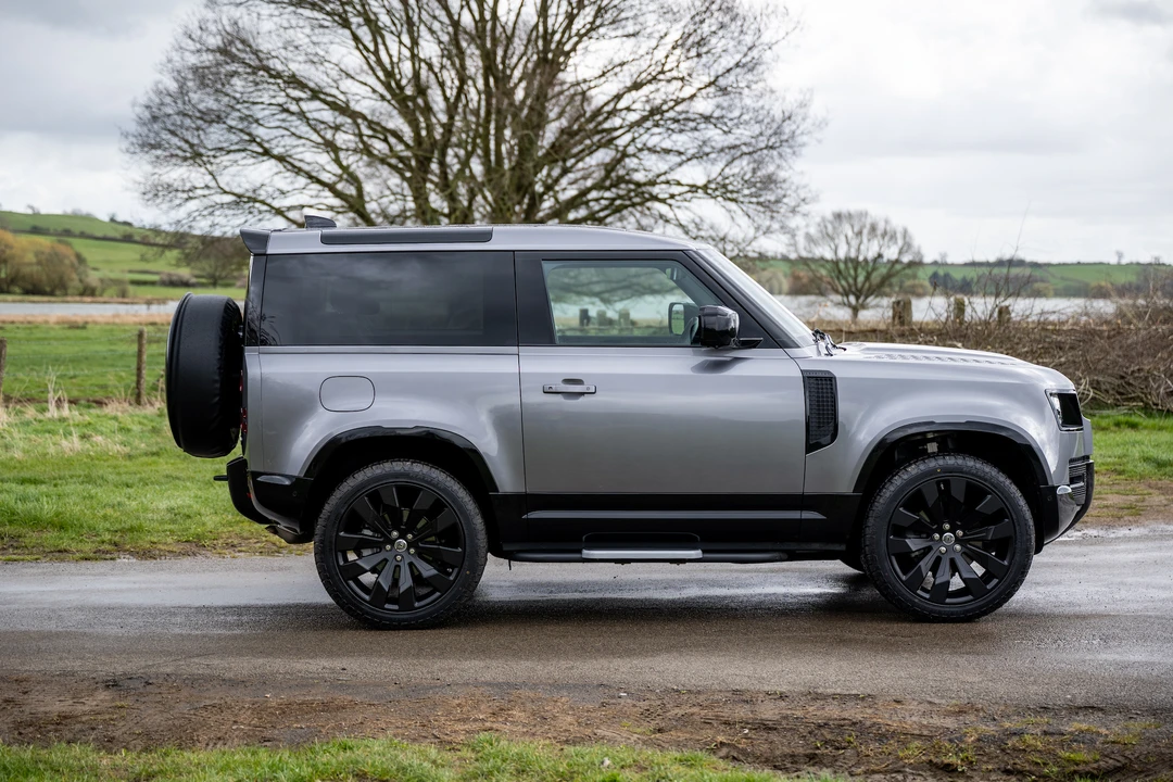 2021 Land Rover Defender 90 - Image 9 of 31