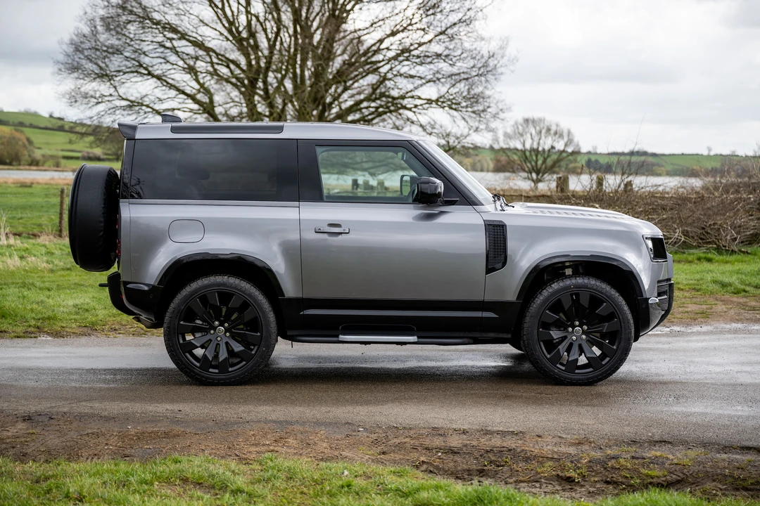 2021 Land Rover Defender 90 - Image 15 of 31