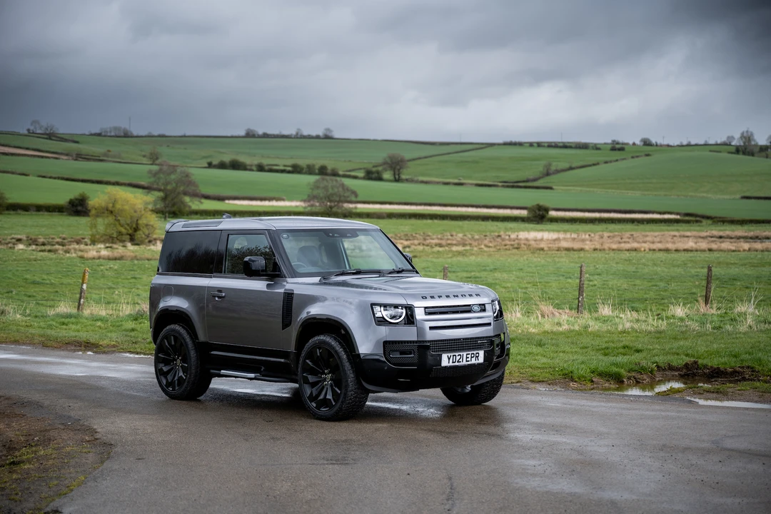 2021 Land Rover Defender 90 - Image 16 of 31