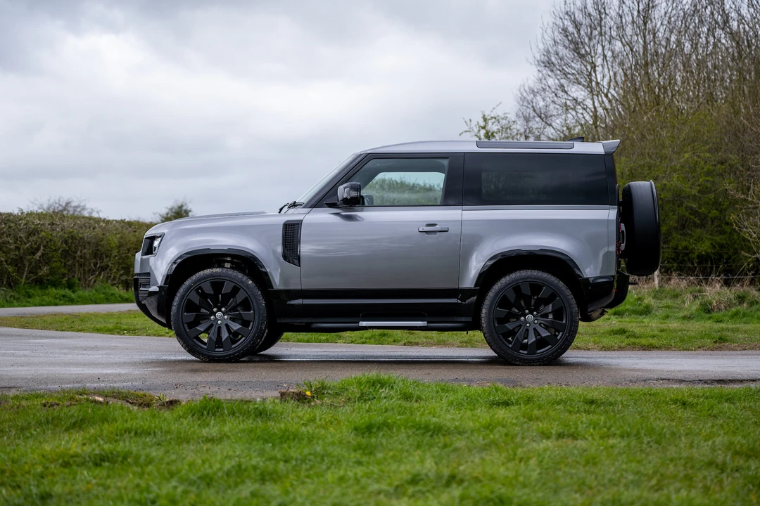 2021 Land Rover Defender 90 - Image 5 of 31