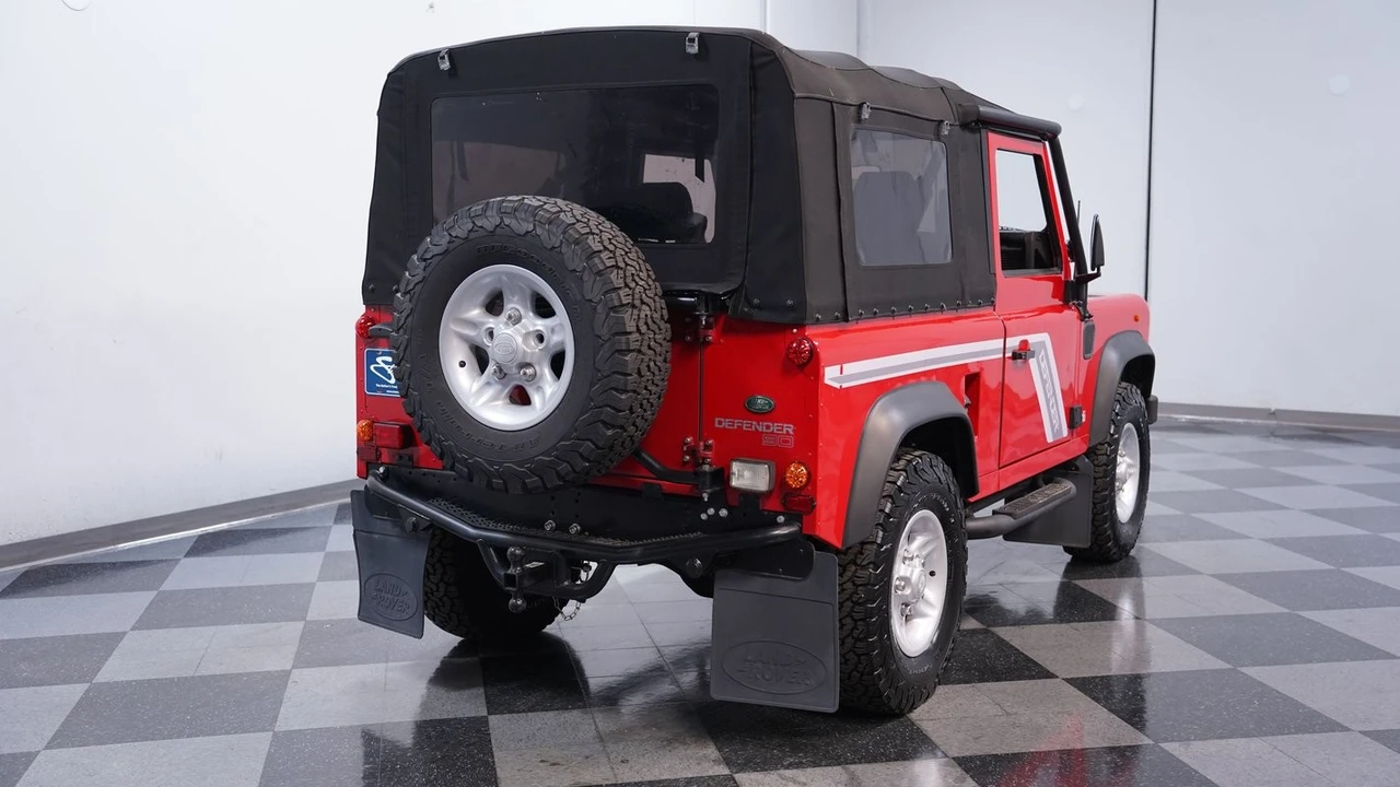 2021 Land Rover Defender L663 - Image 11 of 12