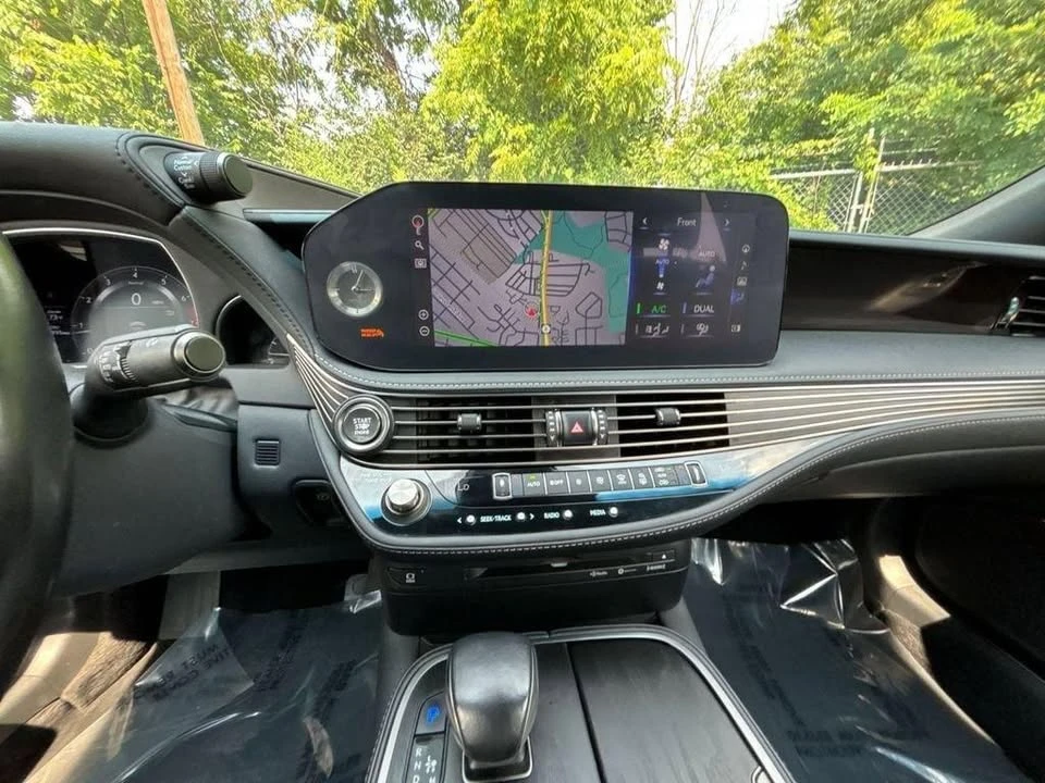 2021 Lexus LS 5th Gen - Image 15 of 20