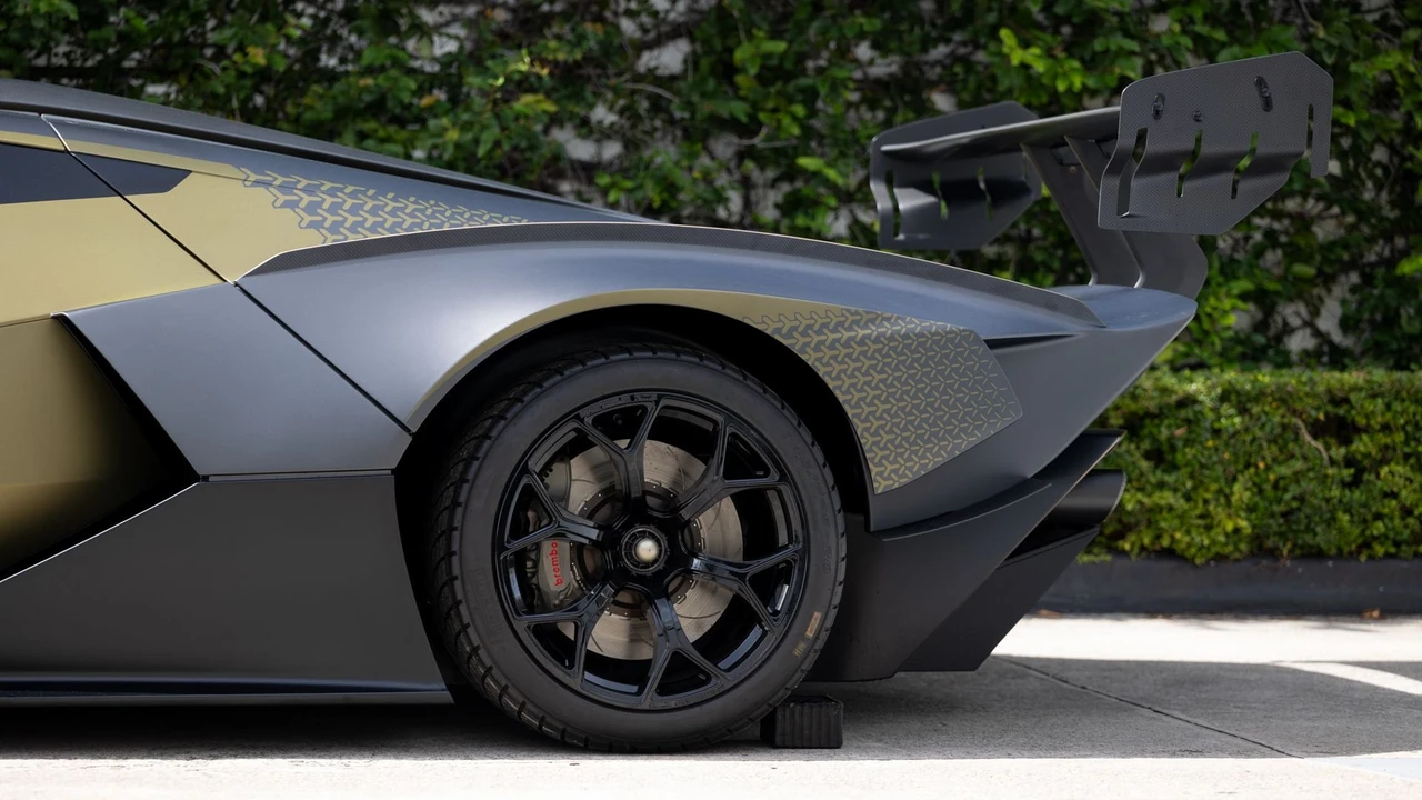 2021 Lamborghini - Image 16 of 31