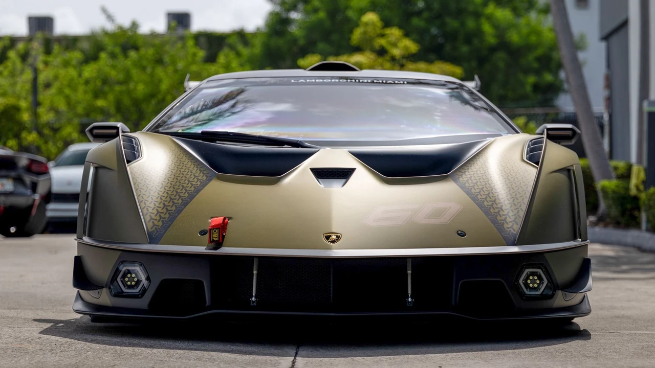2021 Lamborghini - Image 27 of 31