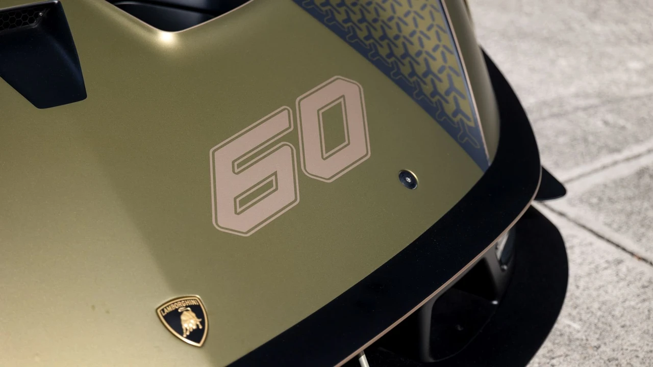 2021 Lamborghini - Image 23 of 31