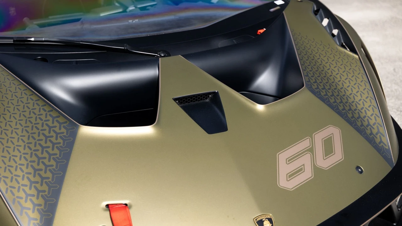 2021 Lamborghini - Image 22 of 31