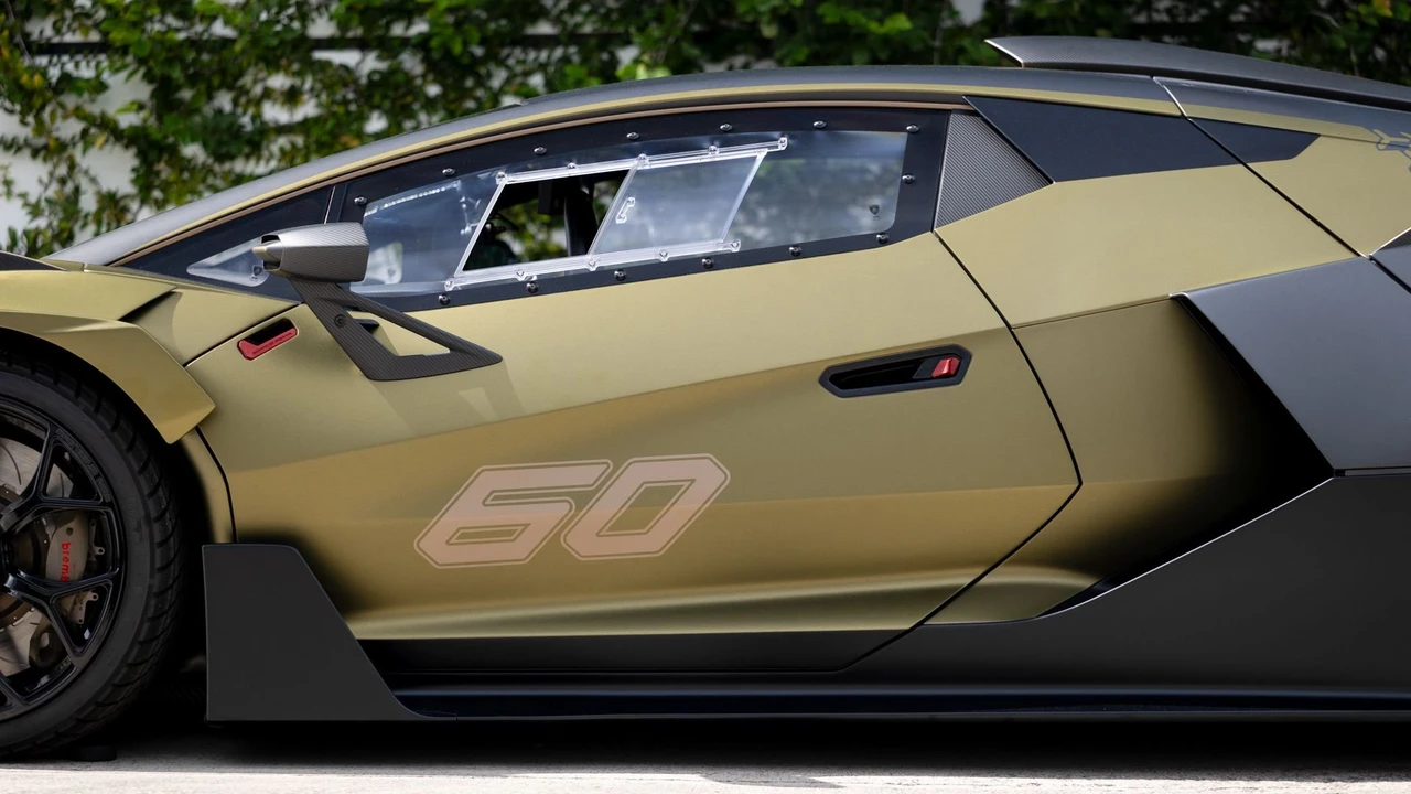 2021 Lamborghini - Image 21 of 31