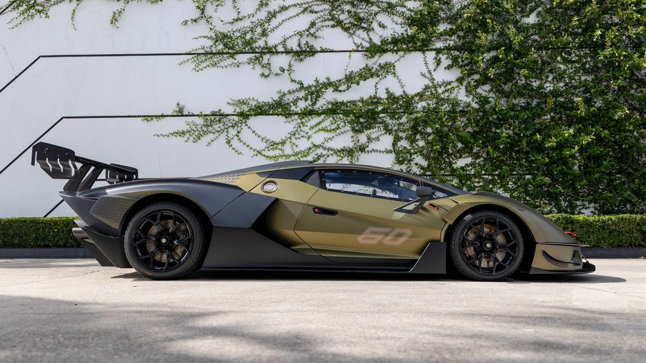 2021 Lamborghini - Image 3 of 31