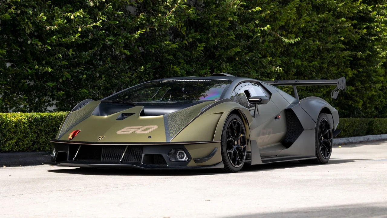2021 Lamborghini - Image 11 of 31