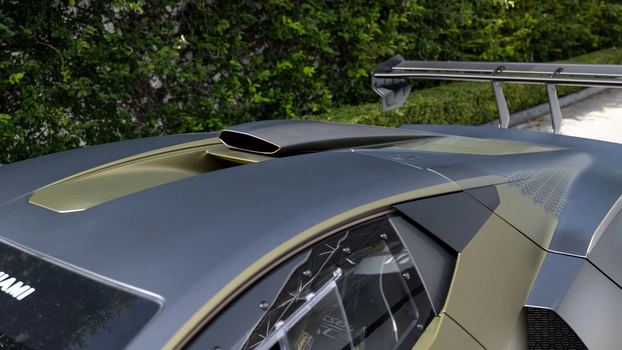 2021 Lamborghini - Image 7 of 31