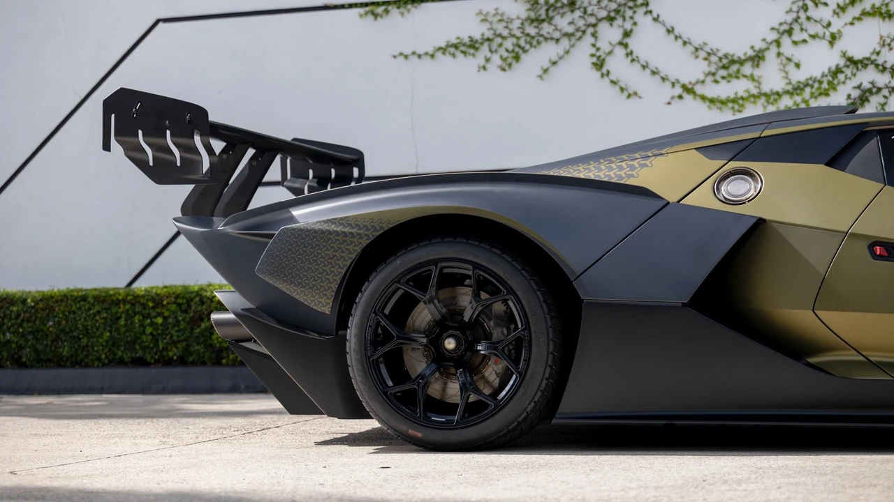 2021 Lamborghini - Image 14 of 31