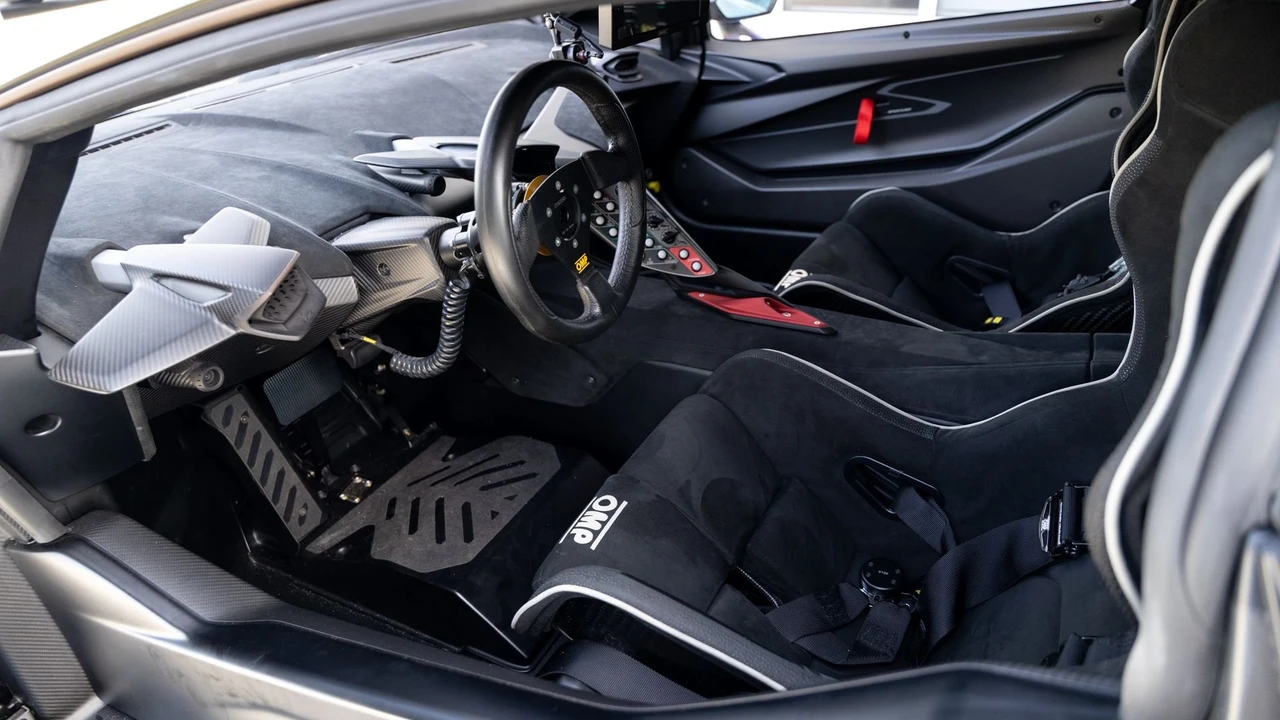 2021 Lamborghini - Image 6 of 31