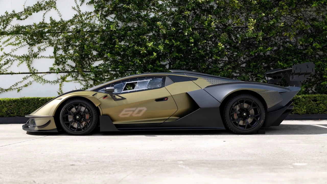 2021 Lamborghini - Image 13 of 31
