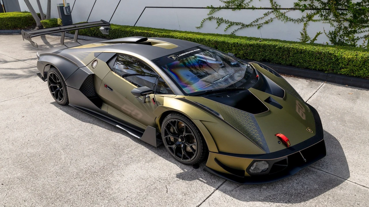 2021 Lamborghini - Image 10 of 31
