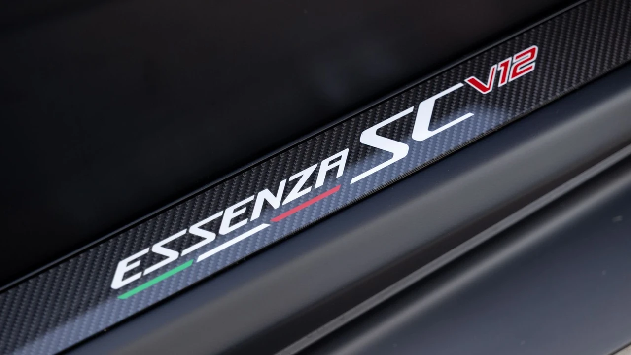2021 Lamborghini - Image 5 of 31