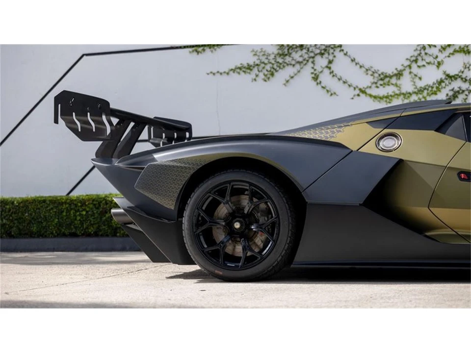 2021 Lamborghini - Image 16 of 31