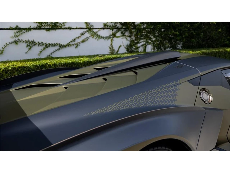 2021 Lamborghini - Image 2 of 31