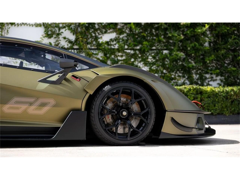 2021 Lamborghini - Image 17 of 31