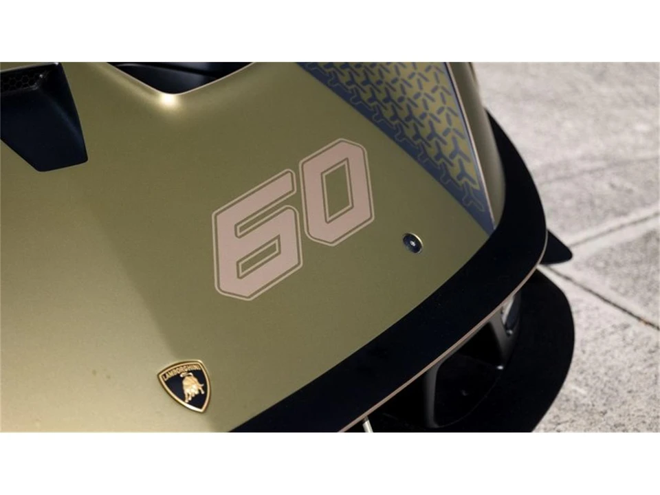 2021 Lamborghini - Image 28 of 31