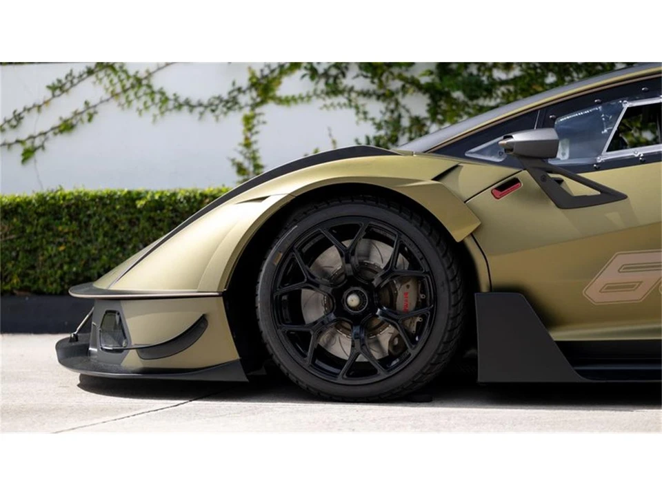 2021 Lamborghini - Image 23 of 31