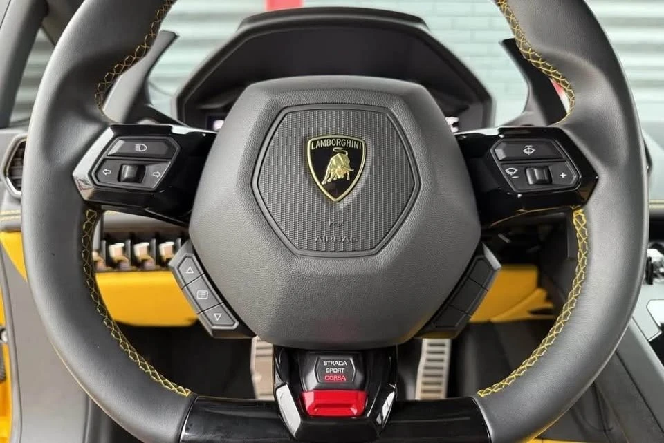 2021 Lamborghini Huracan - Image 16 of 16